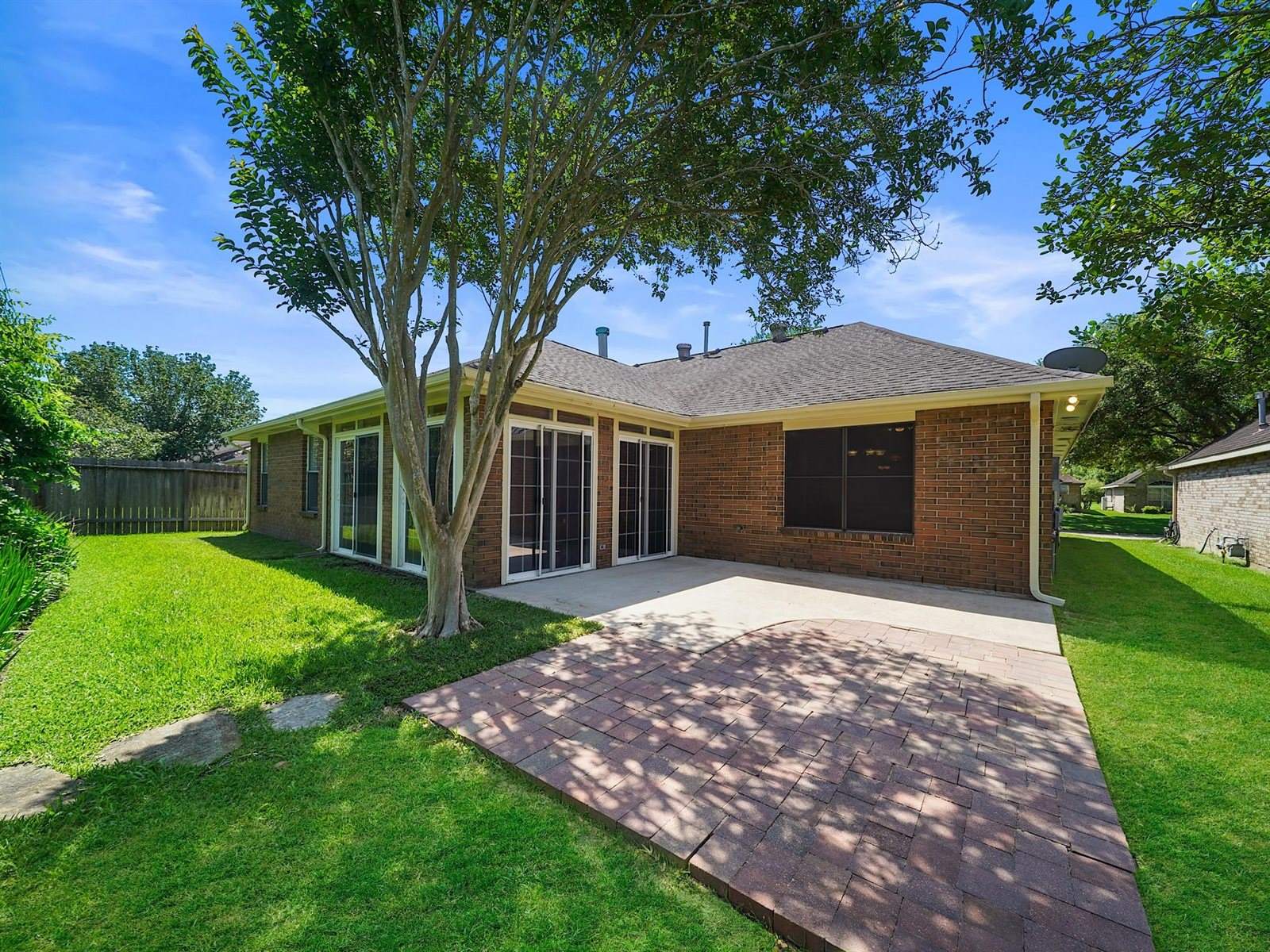 2711 North Peach Hollow Circle, Pearland, TX 77584