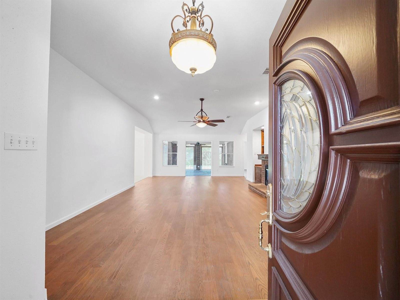 2711 North Peach Hollow Circle, Pearland, TX 77584