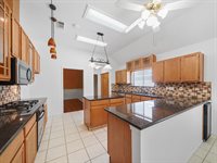 2711 North Peach Hollow Circle, Pearland, TX 77584