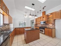 2711 North Peach Hollow Circle, Pearland, TX 77584