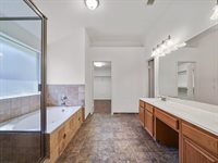 2711 North Peach Hollow Circle, Pearland, TX 77584