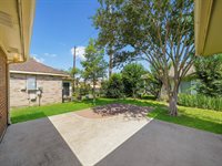 2711 North Peach Hollow Circle, Pearland, TX 77584