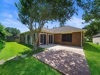2711 North Peach Hollow Circle, Pearland, TX 77584