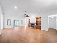 2711 North Peach Hollow Circle, Pearland, TX 77584