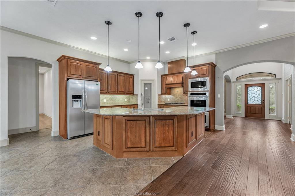 3926 Austins Estates Drive, Bryan, TX 77808
