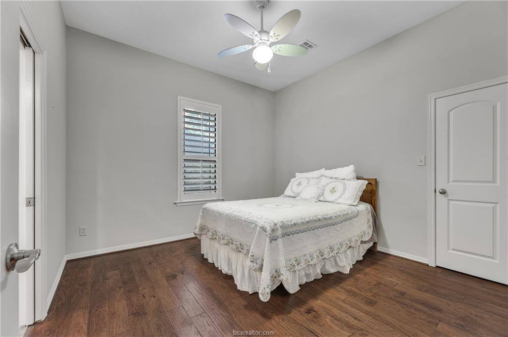 3926 Austins Estates Drive, Bryan, TX 77808
