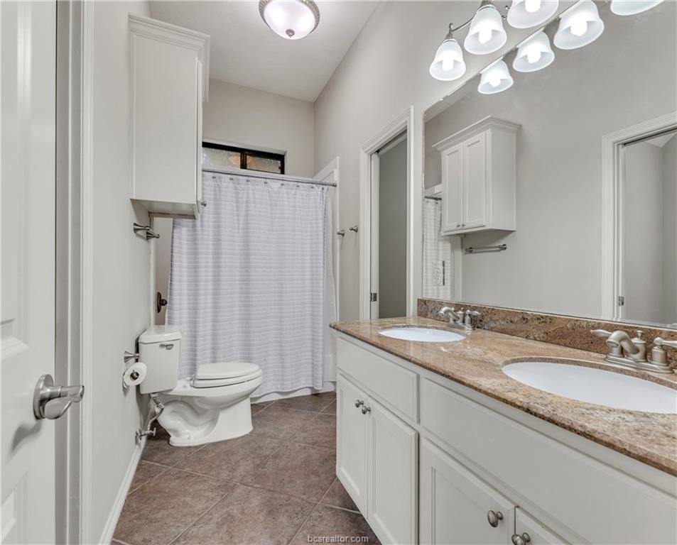 3926 Austins Estates Drive, Bryan, TX 77808