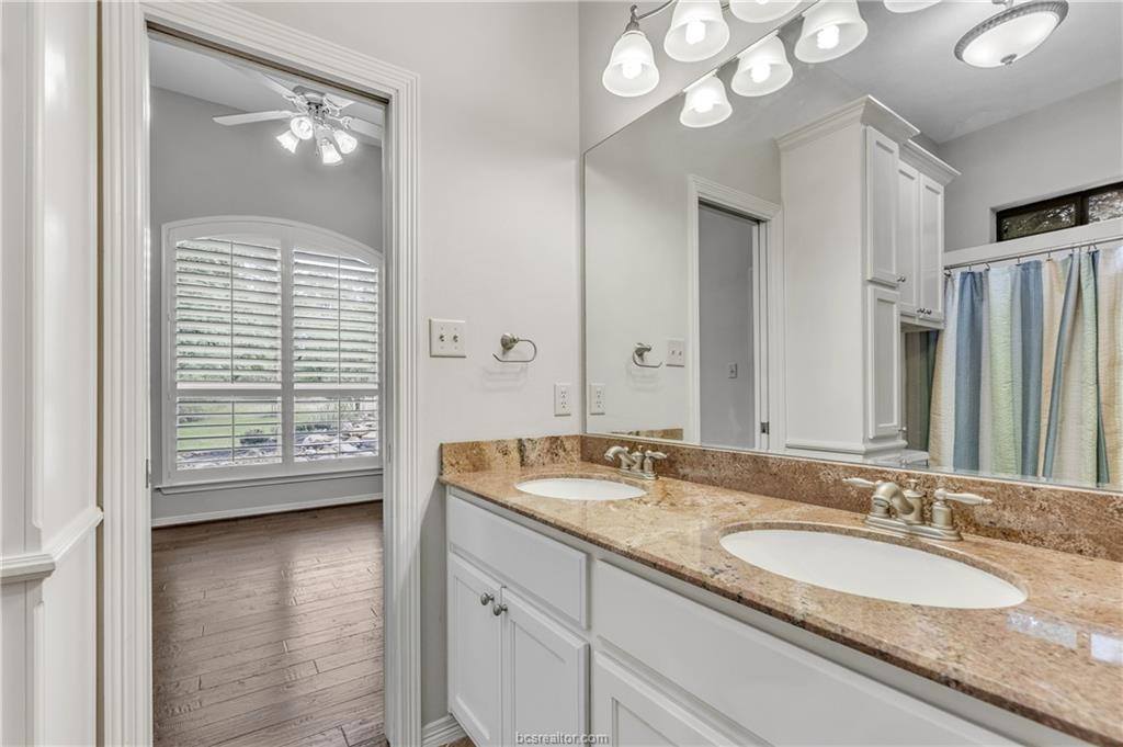 3926 Austins Estates Drive, Bryan, TX 77808