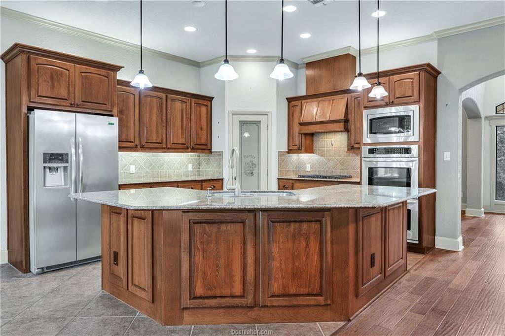3926 Austins Estates Drive, Bryan, TX 77808