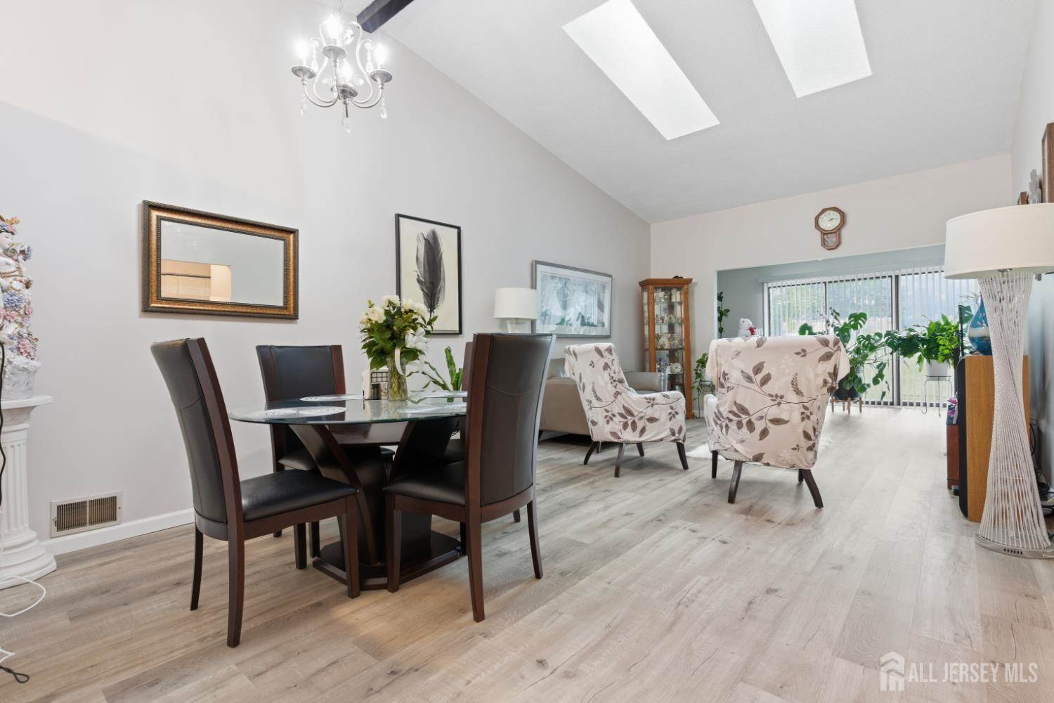 62 Wycoff Way East, East Brunswick, NJ 08816