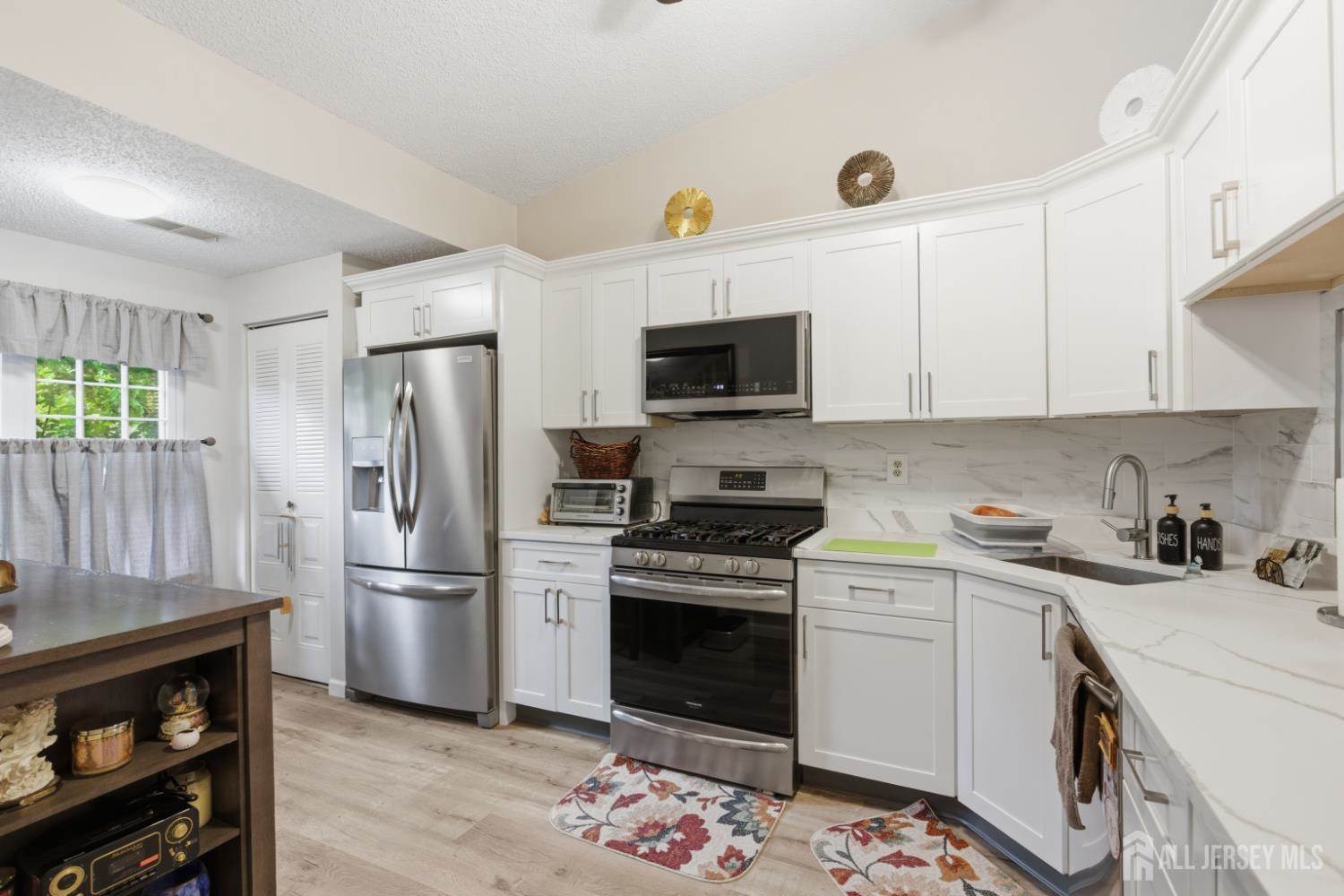 62 Wycoff Way East, East Brunswick, NJ 08816