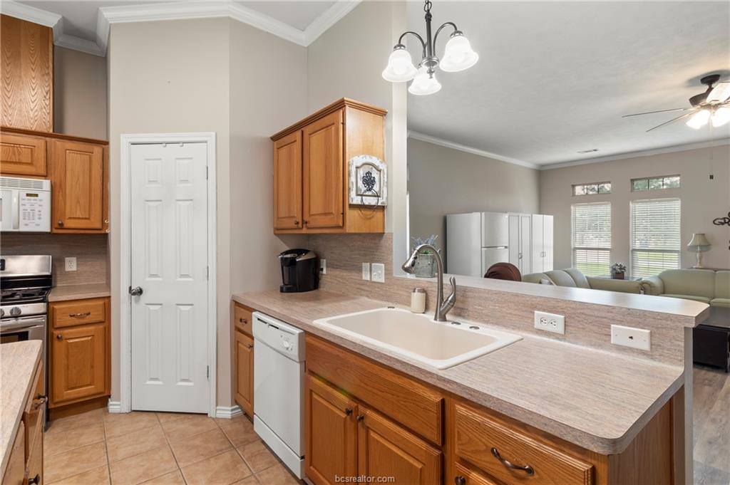 1208 Portsmouth Court, College Station, TX 77845