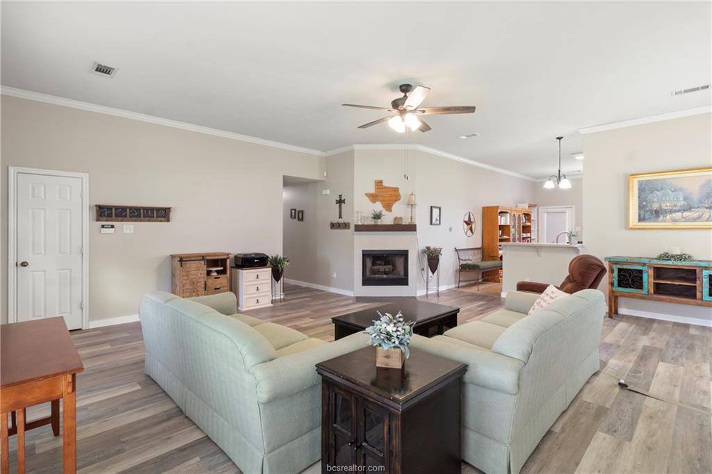 1208 Portsmouth Court, College Station, TX 77845