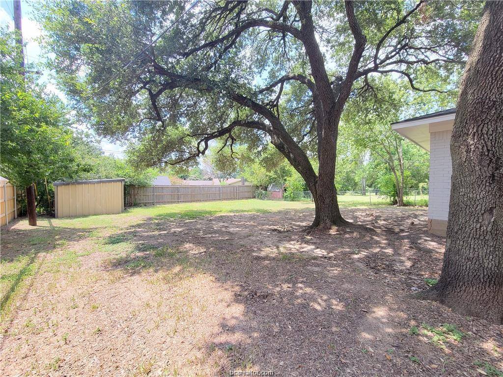 1409 Broadmoor Drive, Bryan, TX 77802
