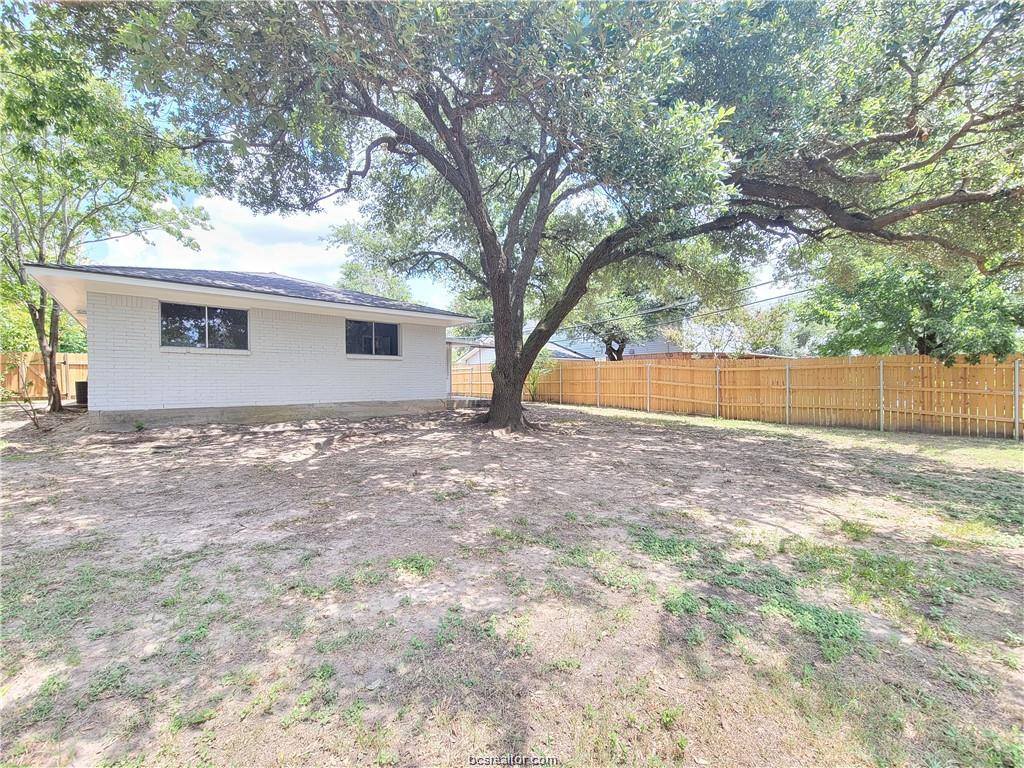 1409 Broadmoor Drive, Bryan, TX 77802