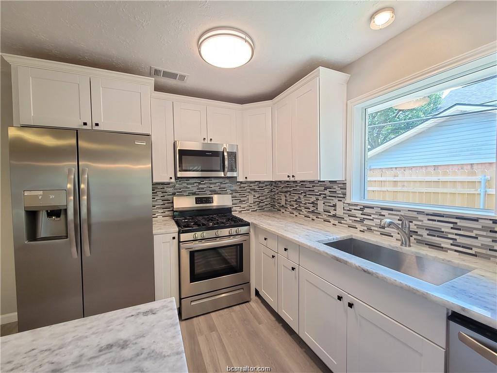 1409 Broadmoor Drive, Bryan, TX 77802