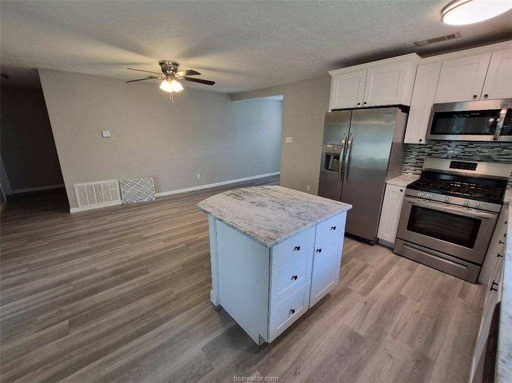 1409 Broadmoor Drive, Bryan, TX 77802