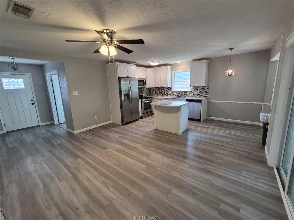 1409 Broadmoor Drive, Bryan, TX 77802