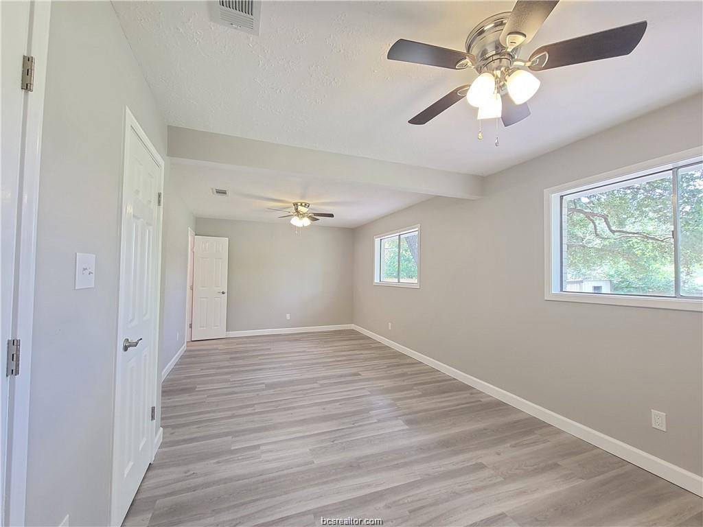 1409 Broadmoor Drive, Bryan, TX 77802