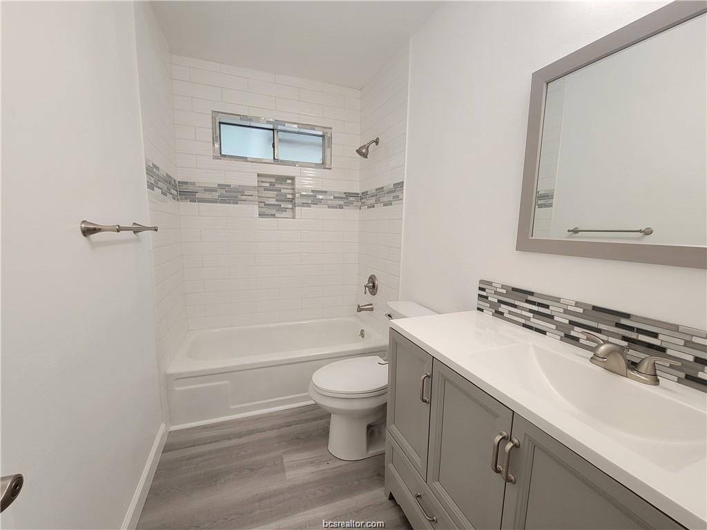 1409 Broadmoor Drive, Bryan, TX 77802