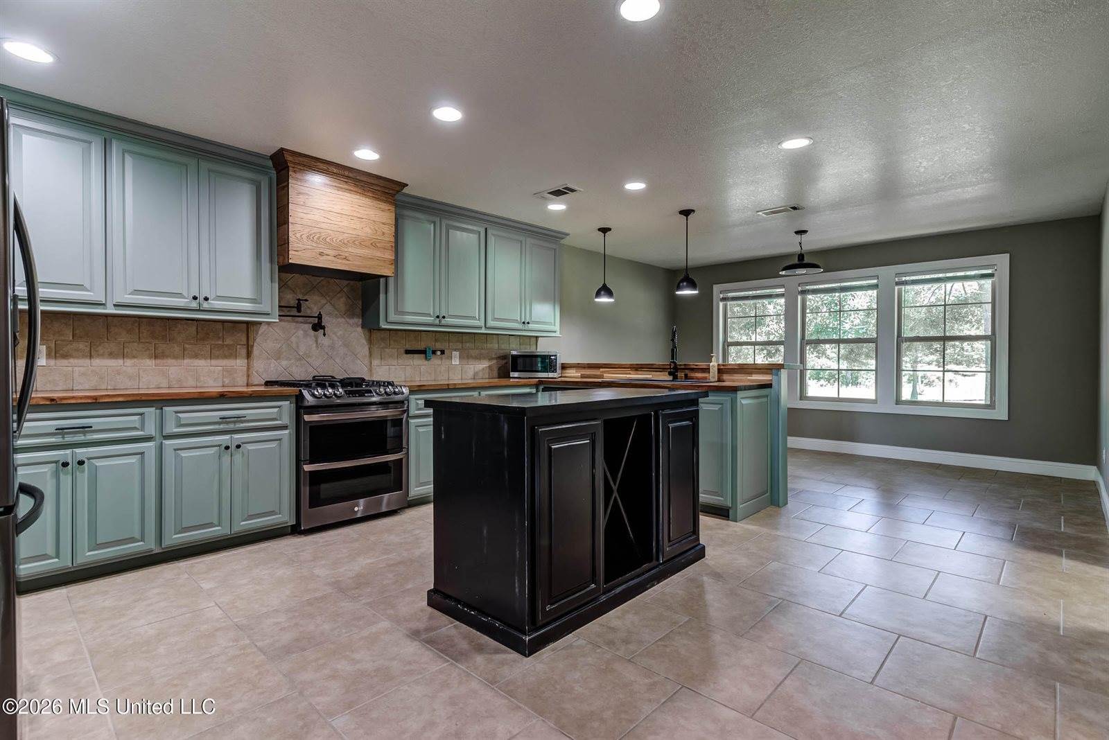 17242 East Spring Lake Drive, Vancleave, MS 39565
