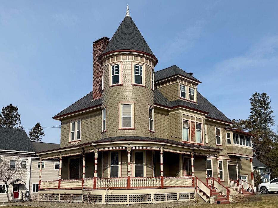 32 Pleasant Street, Houlton, ME 04730