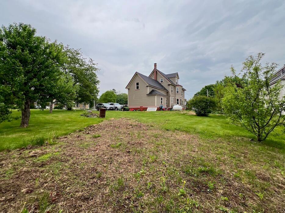 32 Pleasant Street, Houlton, ME 04730