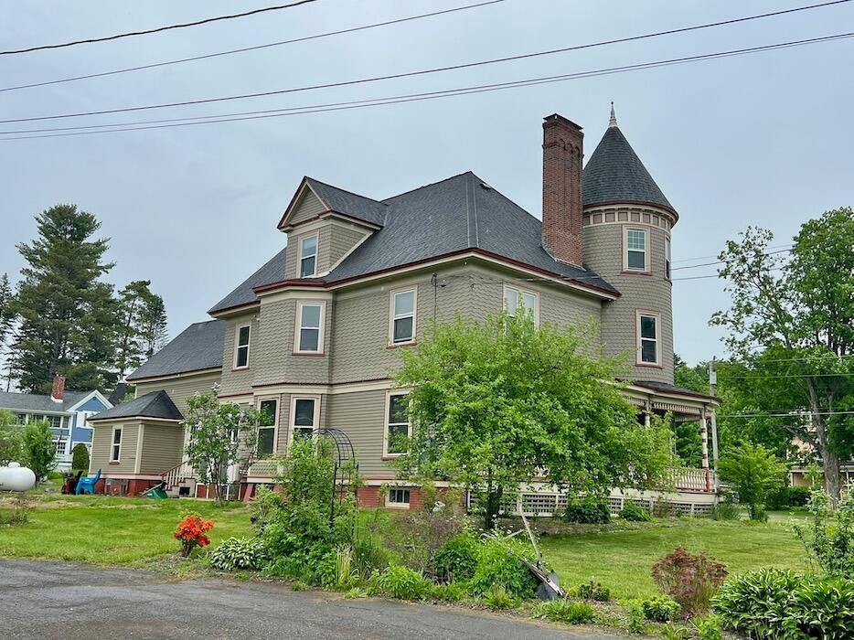32 Pleasant Street, Houlton, ME 04730