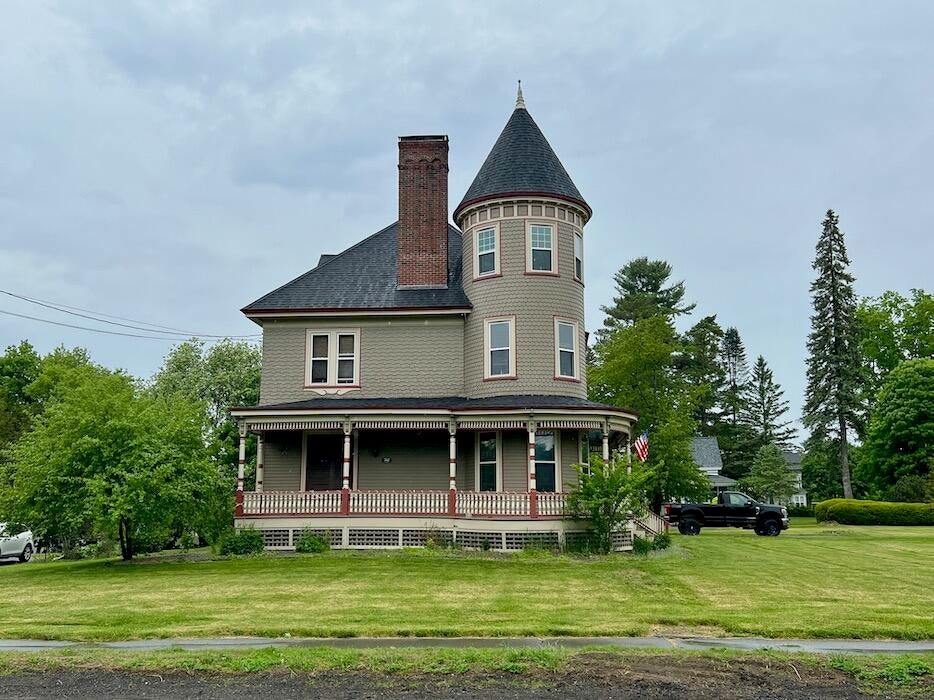 32 Pleasant Street, Houlton, ME 04730