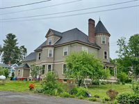 32 Pleasant Street, Houlton, ME 04730