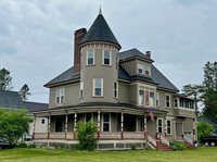 32 Pleasant Street, Houlton, ME 04730