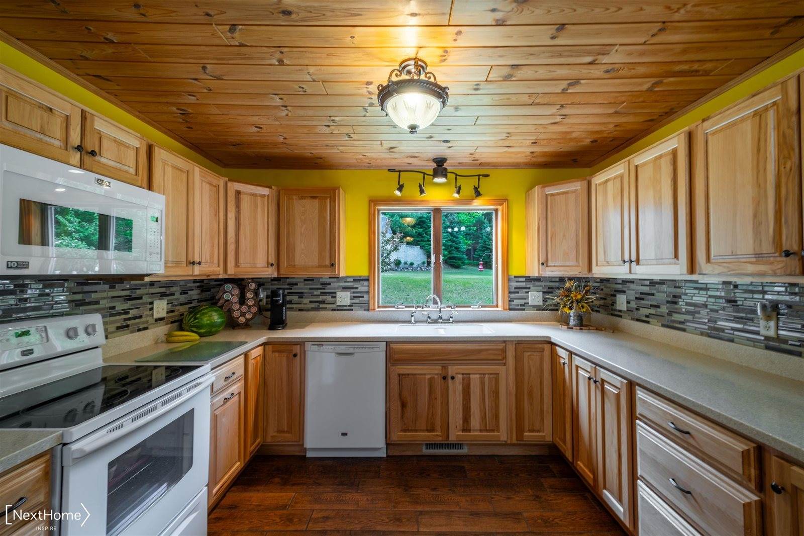 1557 W Eddy School Road, Bellaire, MI 49615