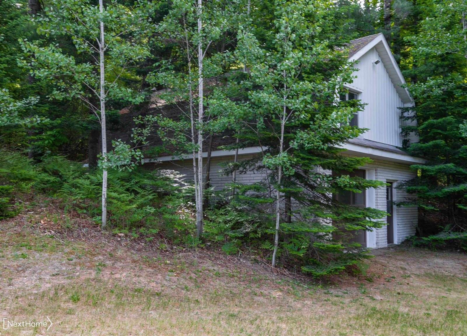 1557 W Eddy School Road, Bellaire, MI 49615