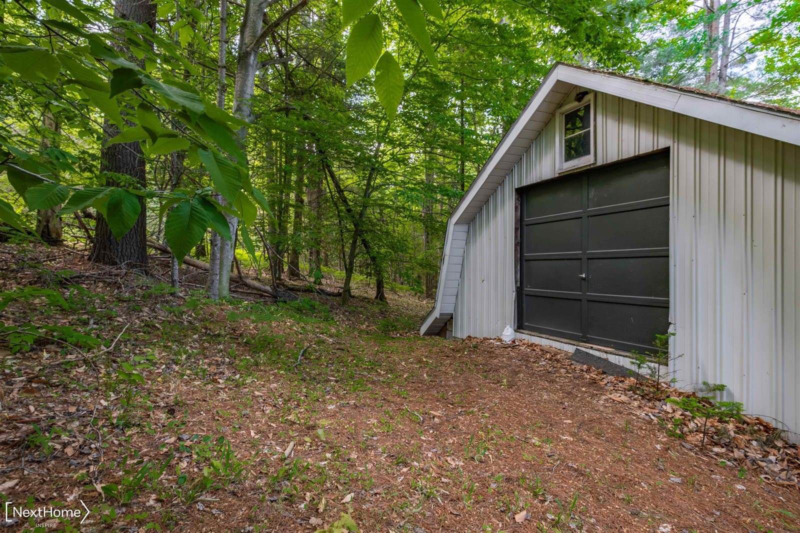 1557 W Eddy School Road, Bellaire, MI 49615