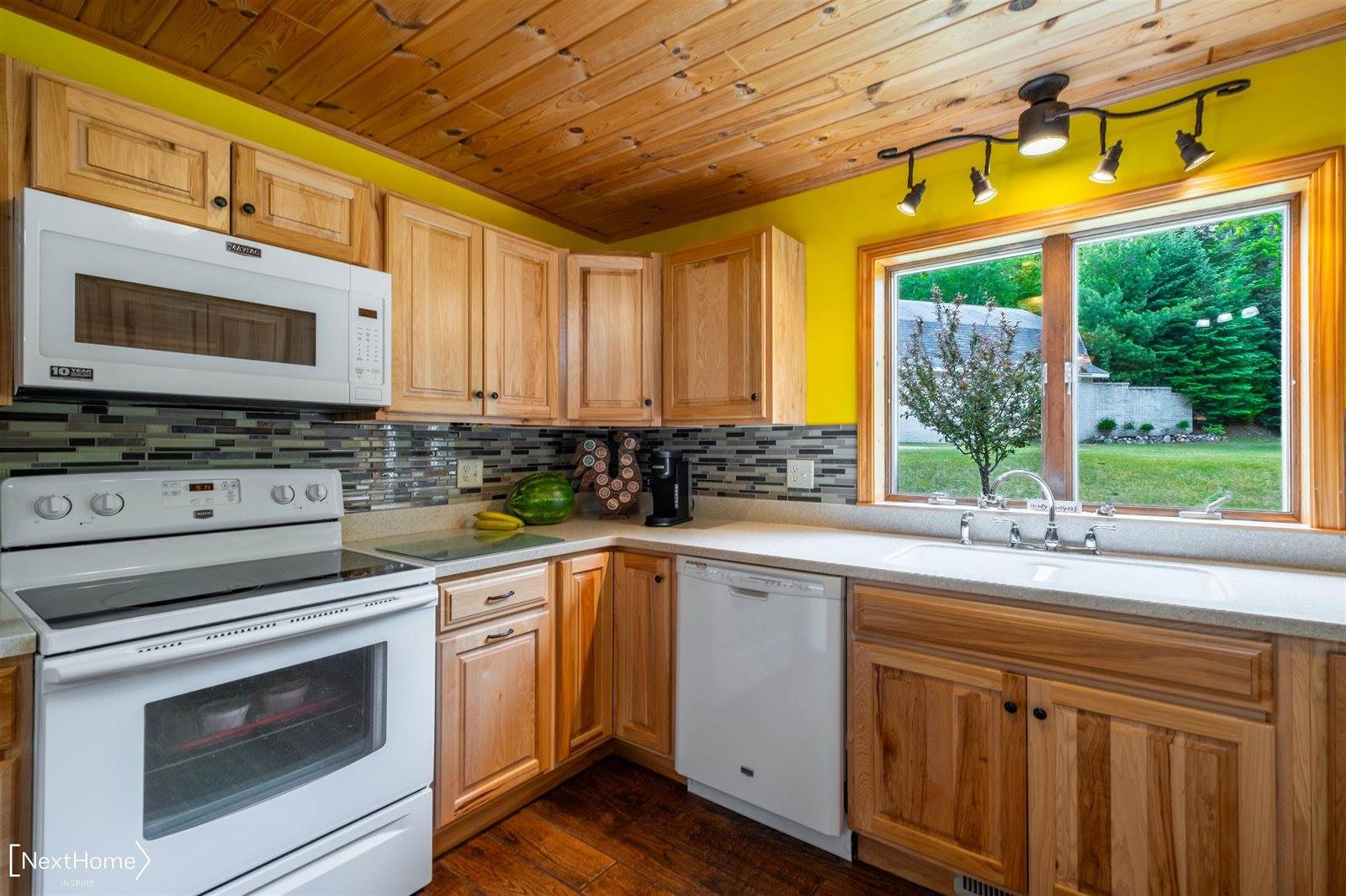 1557 W Eddy School Road, Bellaire, MI 49615