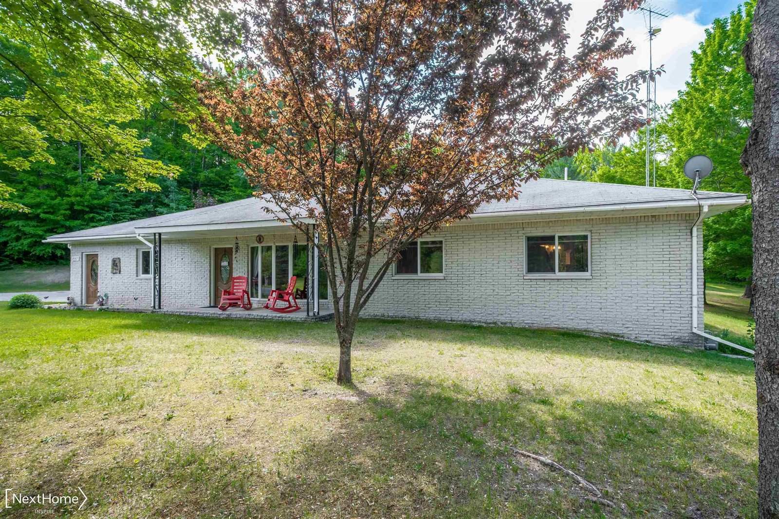 1557 W Eddy School Road, Bellaire, MI 49615