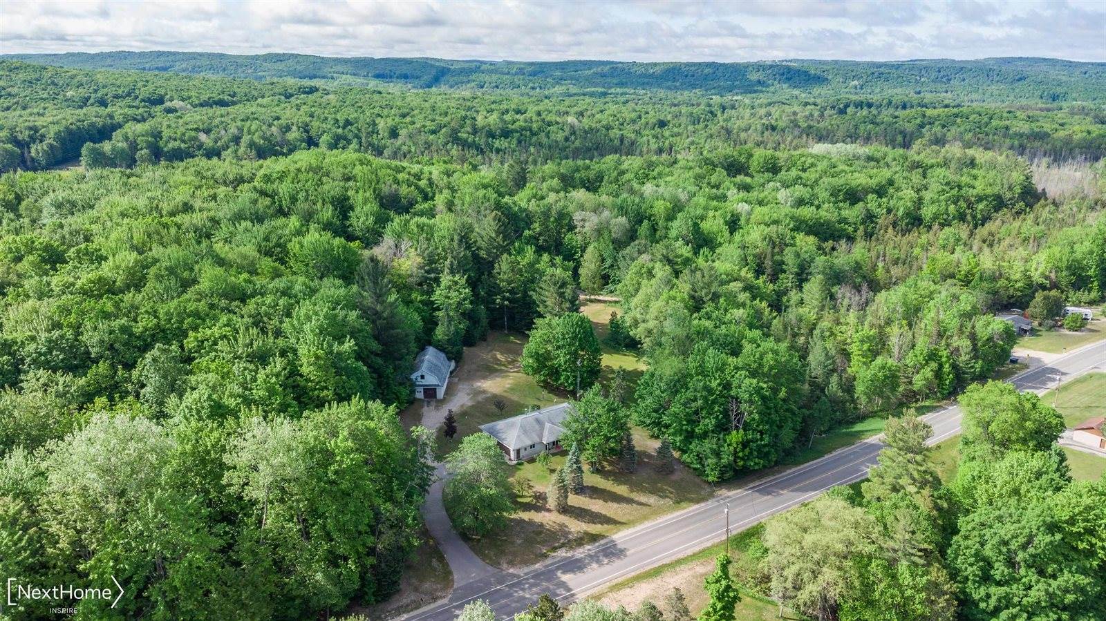 1557 W Eddy School Road, Bellaire, MI 49615
