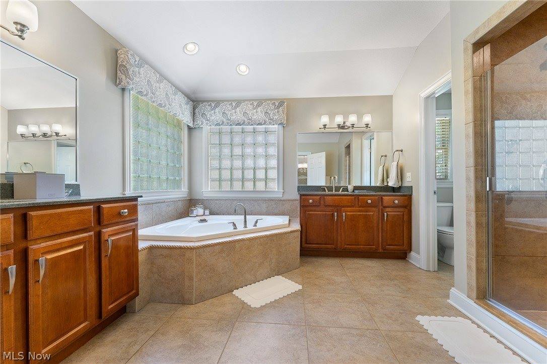 1325 Fox Den Trail, Canfield, OH 44406