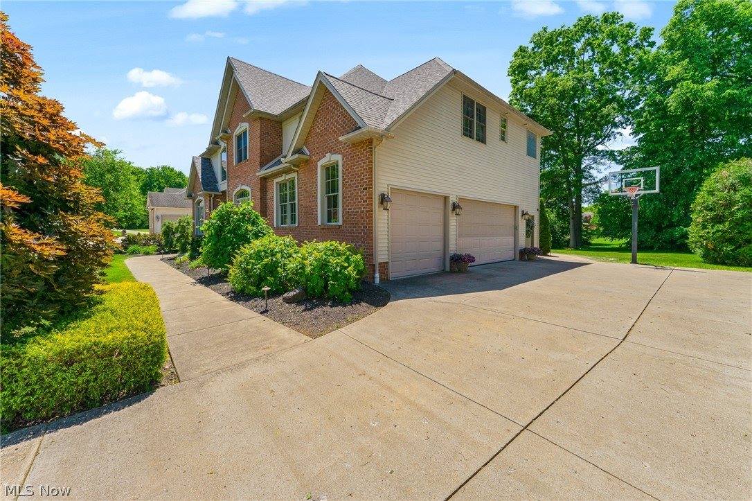 1325 Fox Den Trail, Canfield, OH 44406
