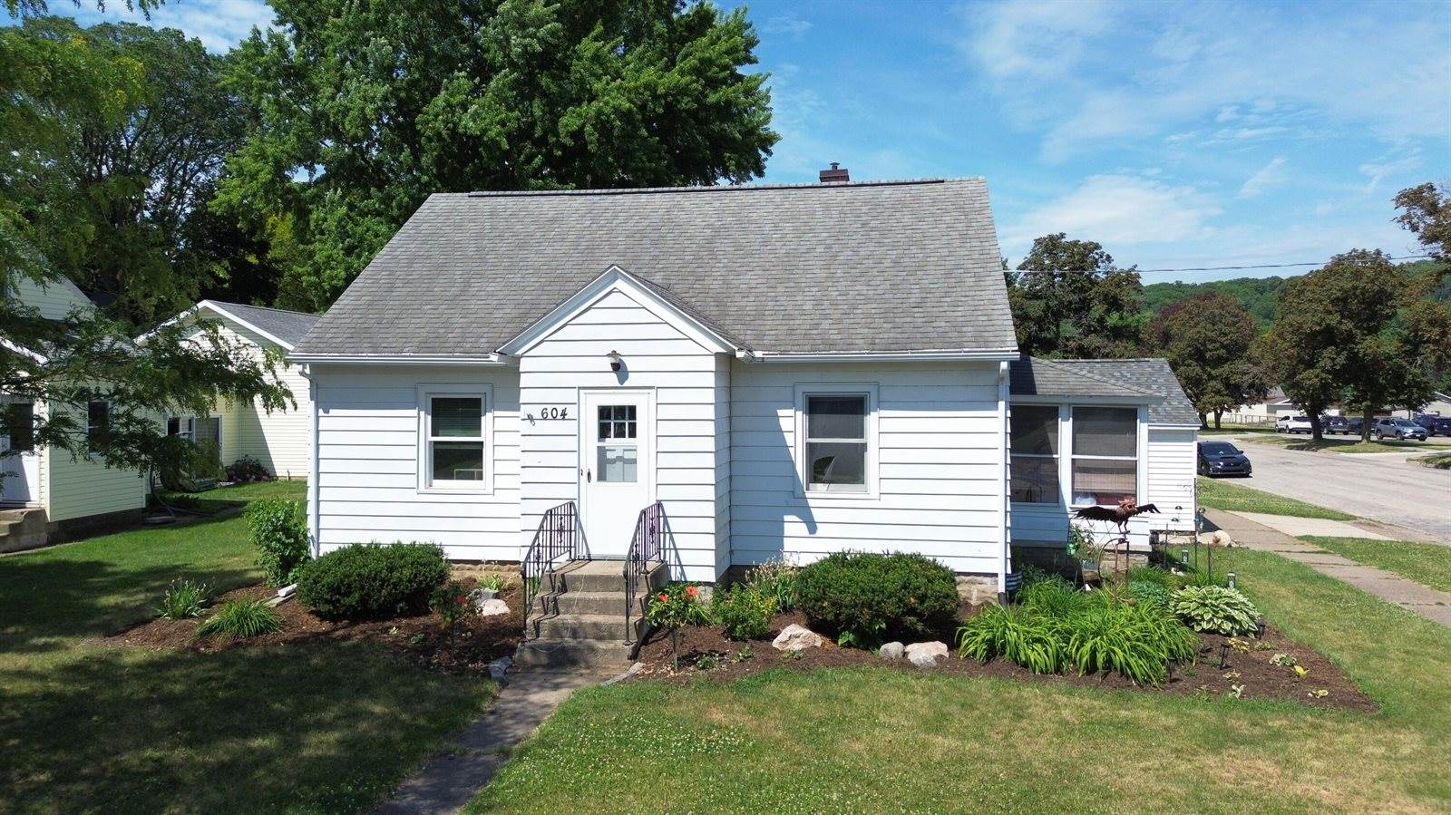 604 Oak St South, La Crescent, MN 55947