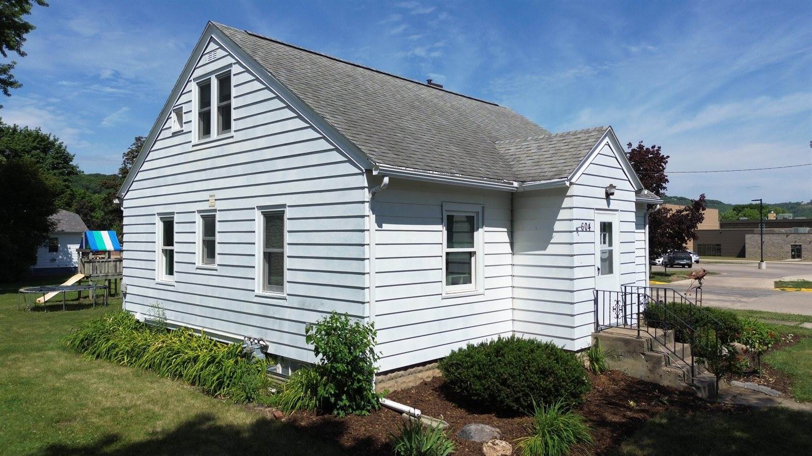 604 Oak St South, La Crescent, MN 55947