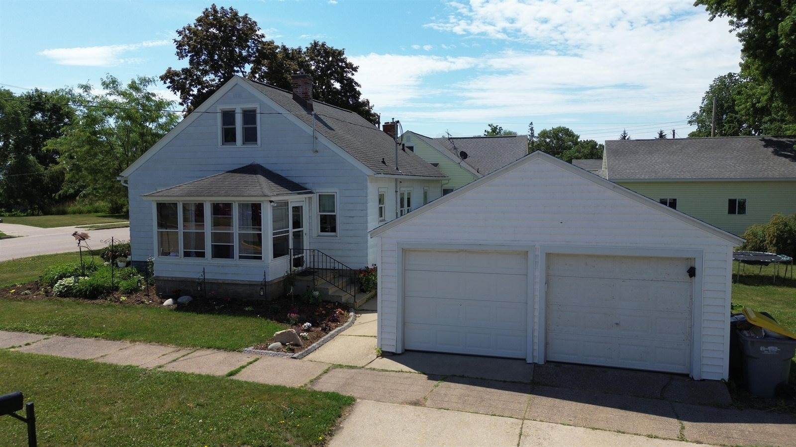 604 Oak St South, La Crescent, MN 55947
