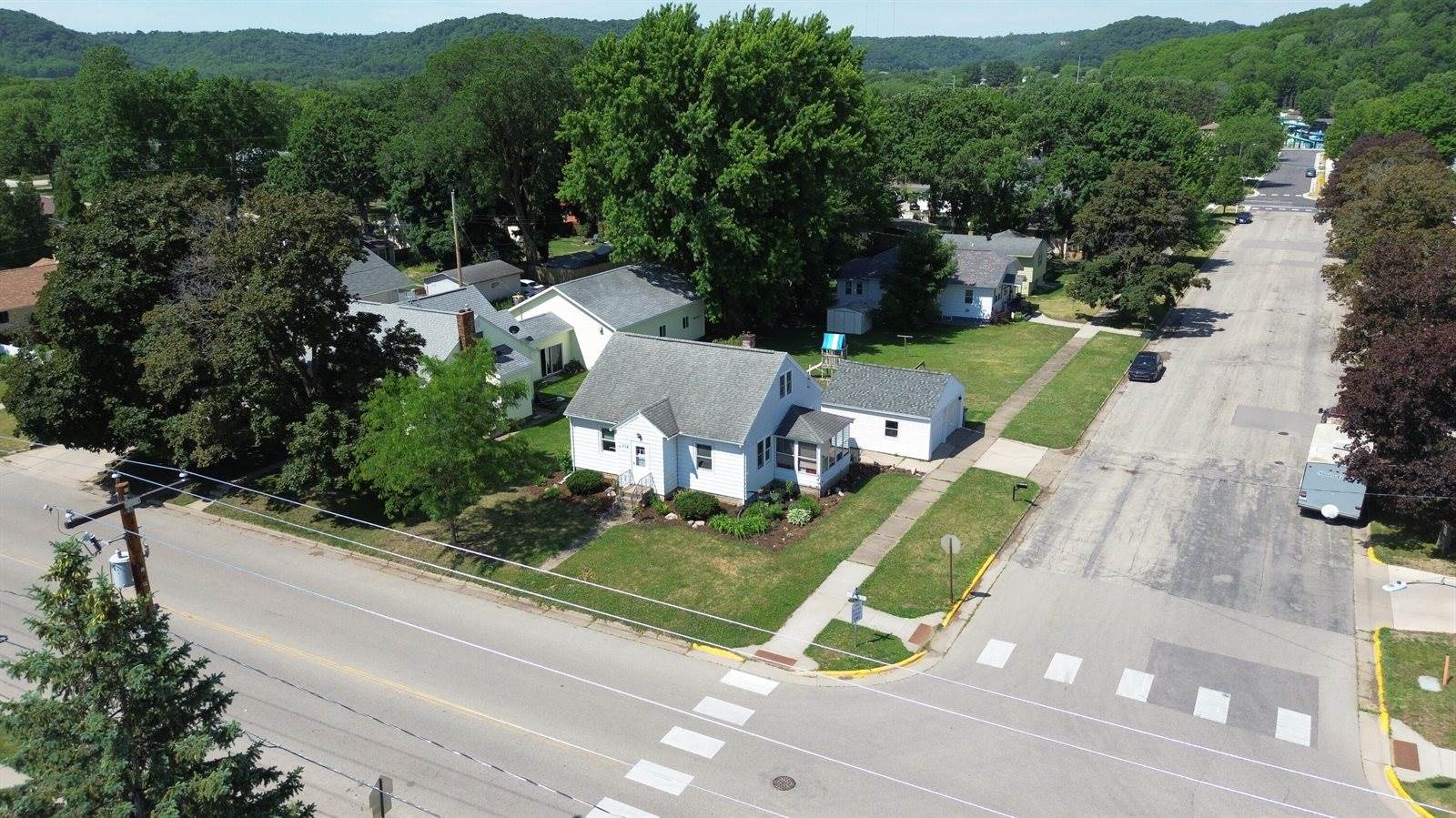 604 Oak St South, La Crescent, MN 55947