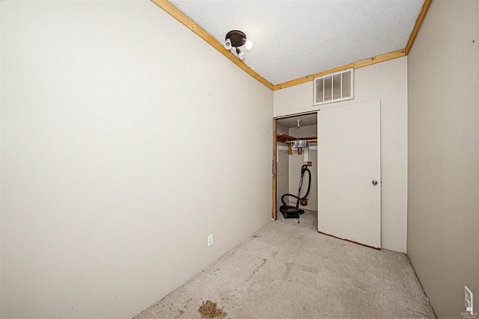 423 West 12th Street, Junction City, KS 66441