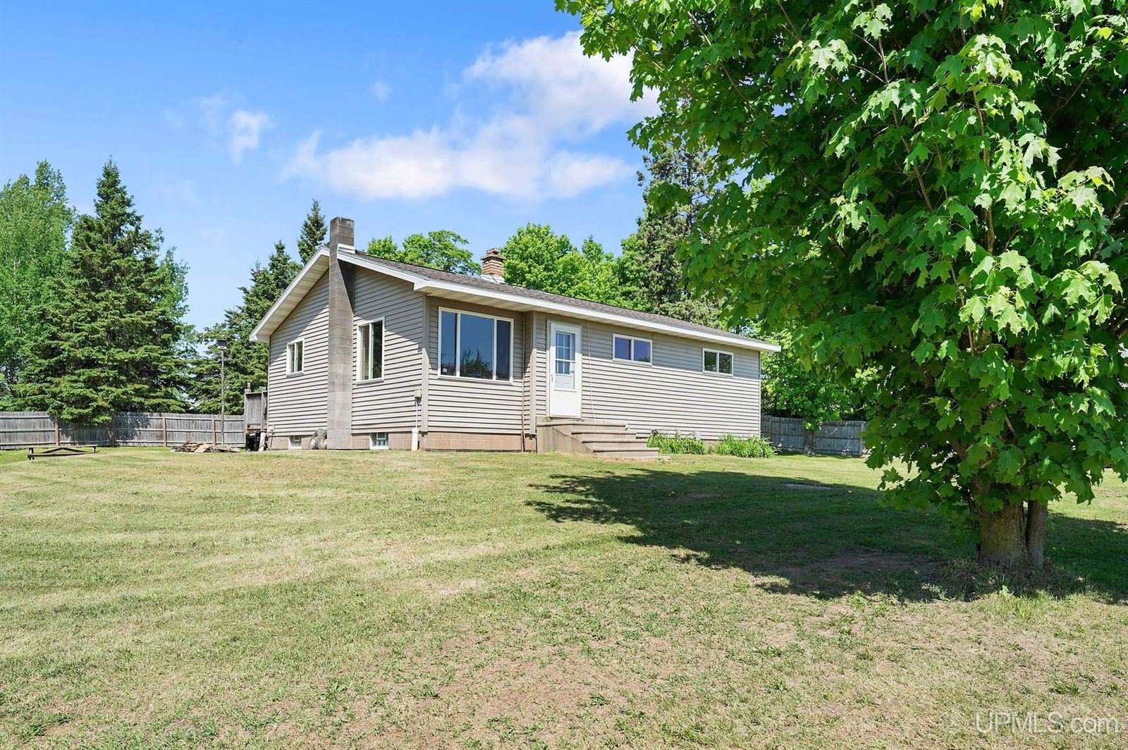 N5797 Eben Road, Eben Junction, MI 49825