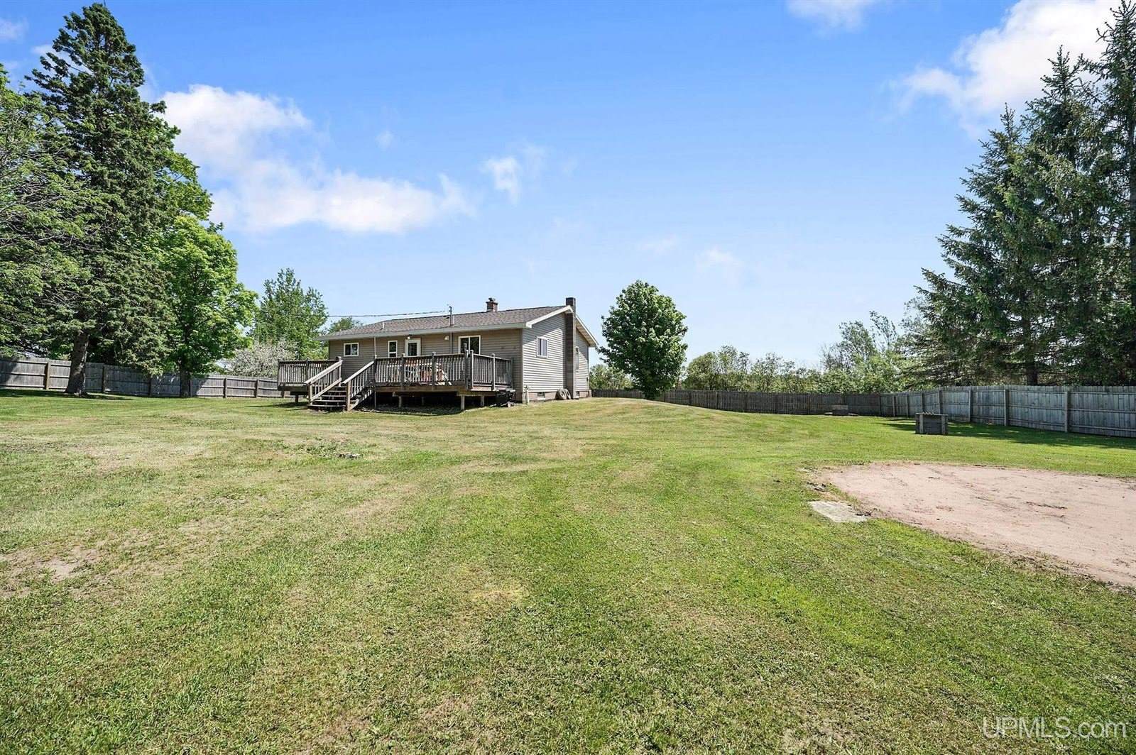 N5797 Eben Road, Eben Junction, MI 49825