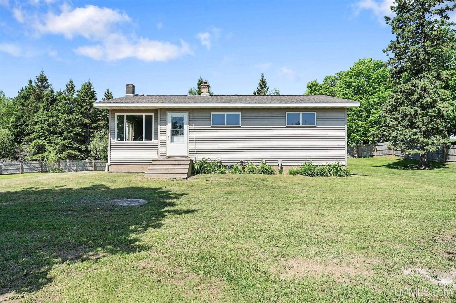 N5797 Eben Road, Eben Junction, MI 49825