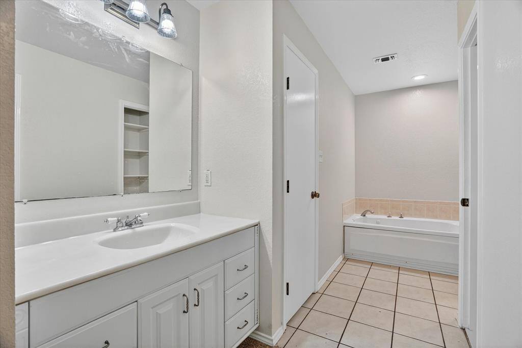 4697 Holbrook Road, Springtown, TX 76082