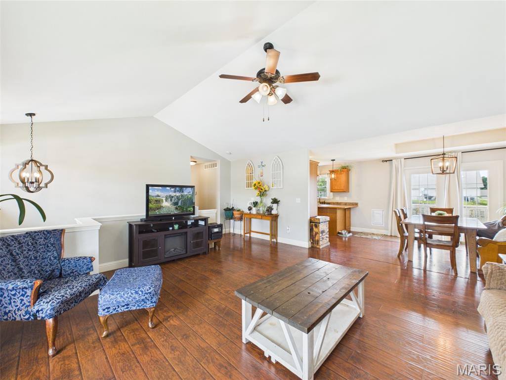 100 Mary Catherine, Waynesville, MO 65583