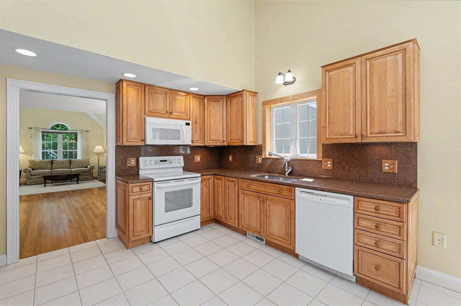 143 Hampton Meadows, Hampton, NH 03842
